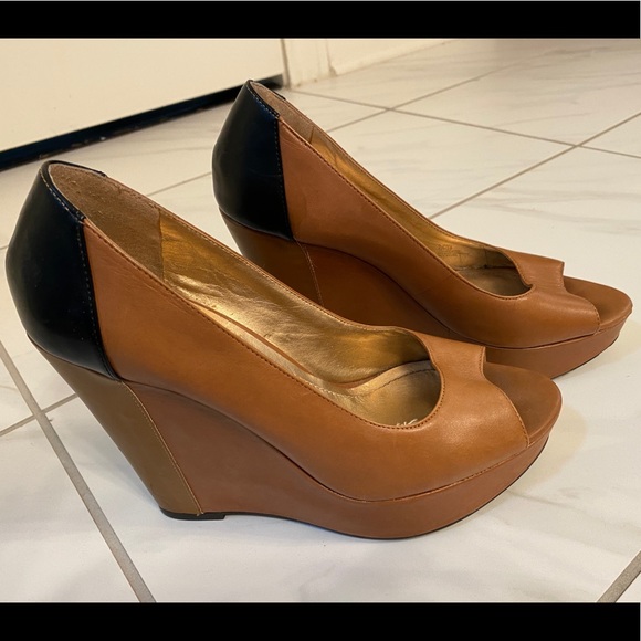 BCBG Wedge Brown/Black Heel Open Toe Size 8 - Picture 2 of 4
